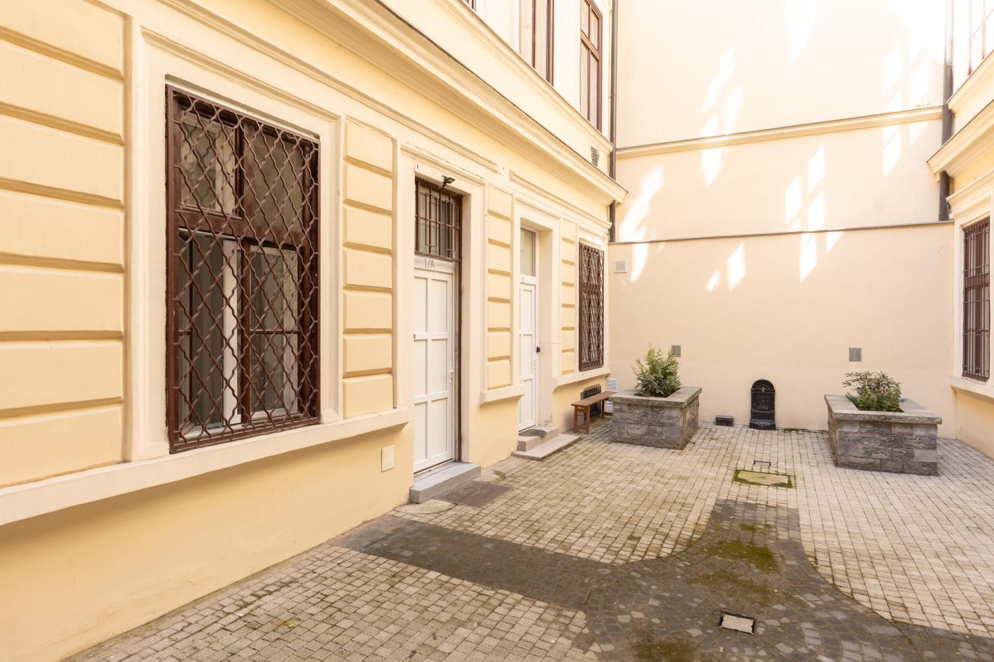 Lucky 54 Apartment Budapest Bagian luar foto